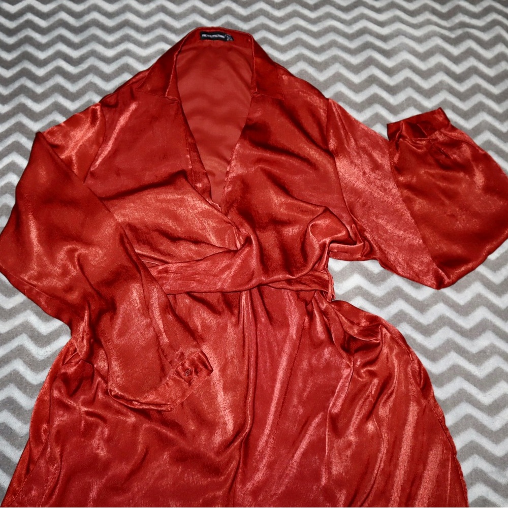 Pretty little thing collared satin like dress. US 1X.